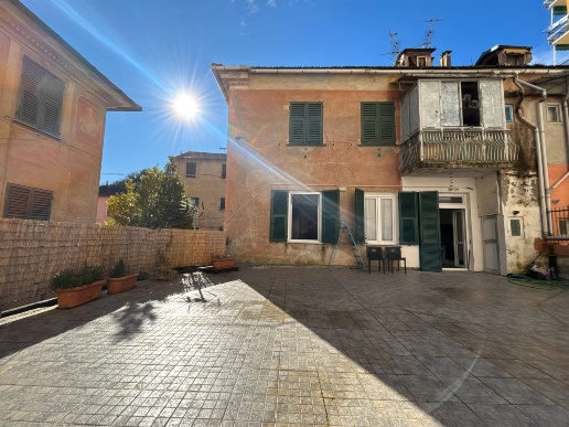 appartamento in vendita a Campomorone in zona Isoverde