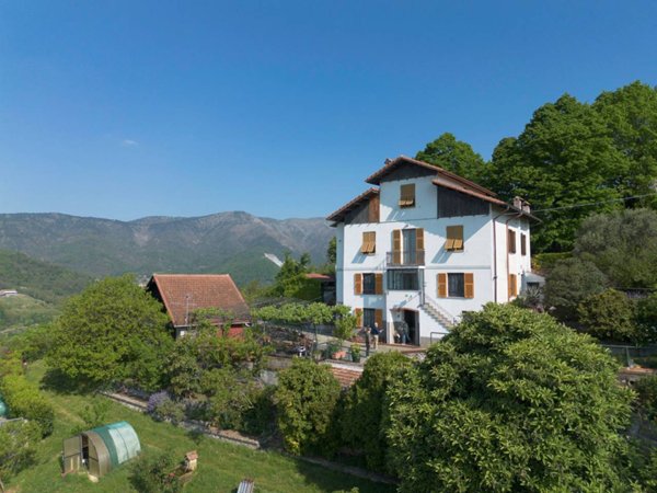casa indipendente in vendita a Campomorone in zona Langasco