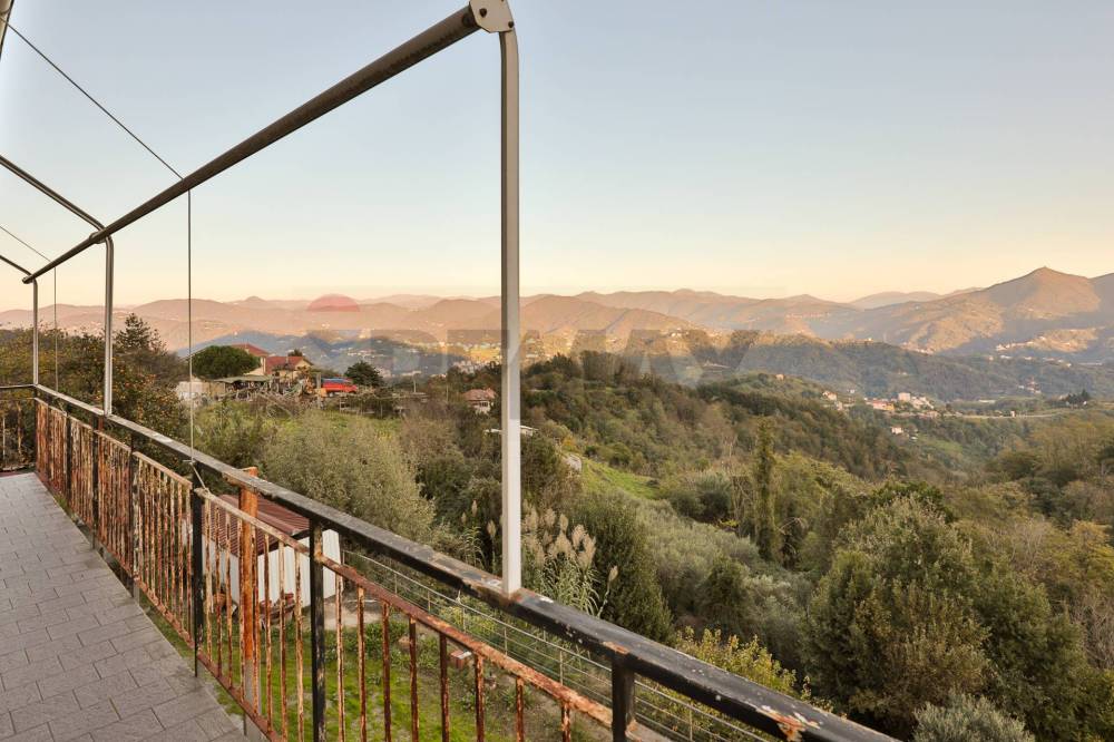 casa indipendente in vendita a Campomorone