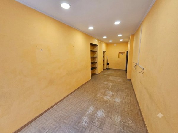 locale commerciale in vendita a Campomorone