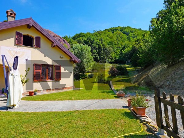 casa indipendente in vendita a Campomorone in zona Cravasco