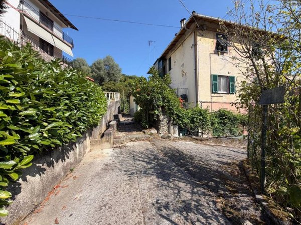 casa indipendente in vendita a Campomorone