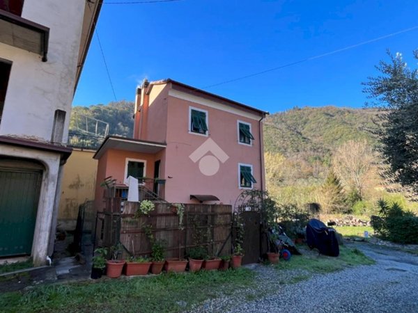 casa indipendente in vendita a Carasco in zona Terrarossa