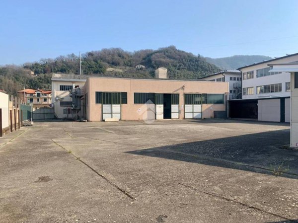 capannone in vendita a Carasco