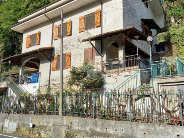 casa indipendente in vendita a Carasco in zona San Pietro di Sturla