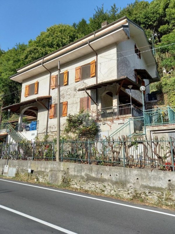 casa indipendente in vendita a Carasco in zona San Pietro di Sturla