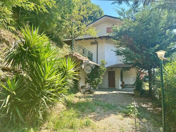 casa indipendente in vendita a Carasco in zona San Pietro di Sturla