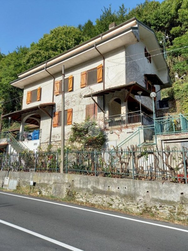casa indipendente in vendita a Carasco in zona San Pietro di Sturla