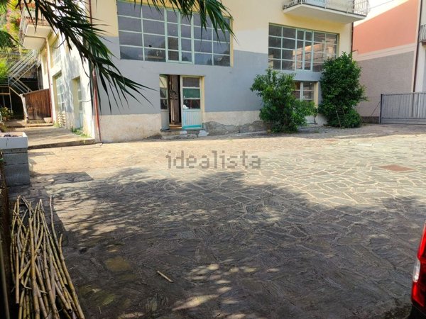 locale commerciale in vendita a Carasco