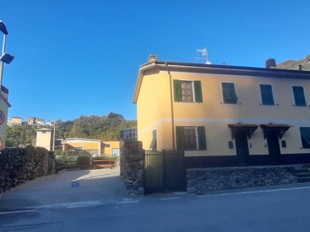 casa indipendente in vendita a Carasco in zona Santa Maria di Sturla