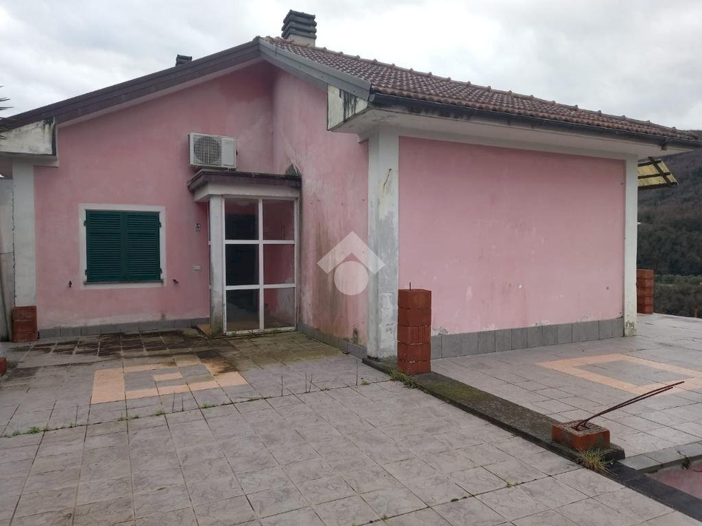casa indipendente in vendita a Carasco in zona Paggi