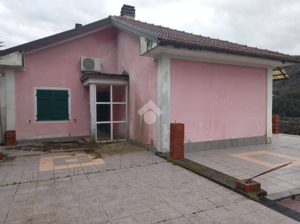 casa indipendente in vendita a Carasco in zona Paggi