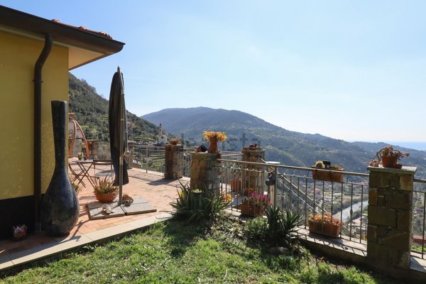 casa indipendente in vendita a Carasco