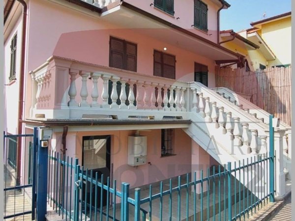casa indipendente in vendita a Carasco in zona San Pietro di Sturla