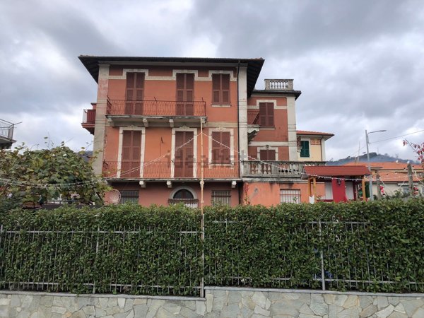 casa indipendente in vendita a Carasco