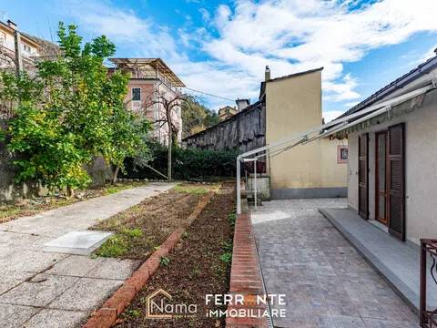 casa indipendente in vendita a Carasco