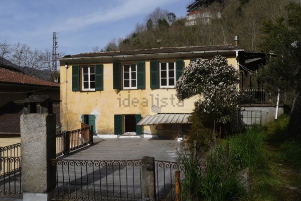 casa indipendente in vendita a Carasco