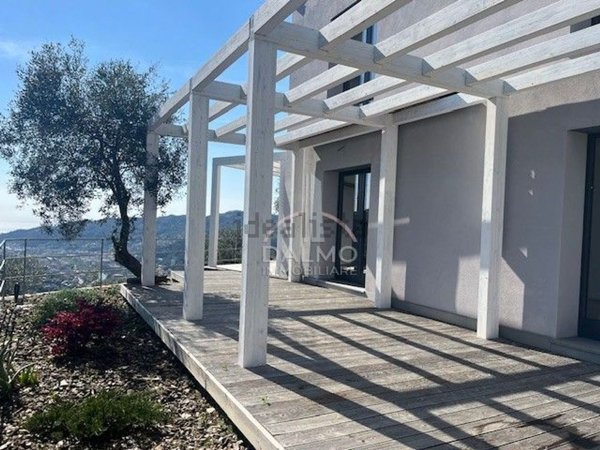 casa indipendente in vendita a Carasco