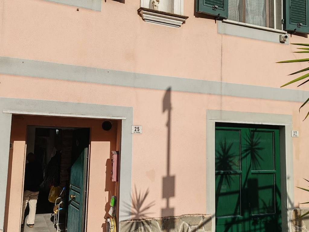 casa indipendente in vendita a Carasco in zona Comorga