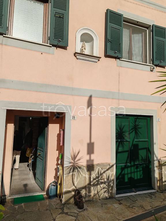 casa indipendente in vendita a Carasco