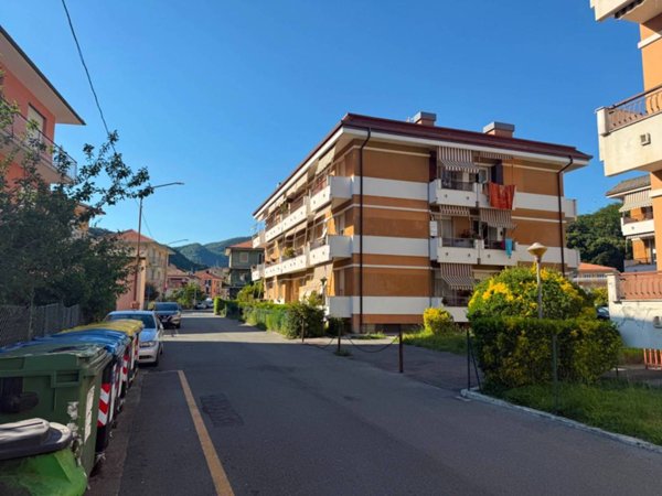 appartamento in vendita a Carasco in zona Comorga