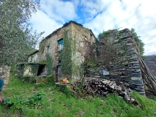 casale in vendita a Carasco