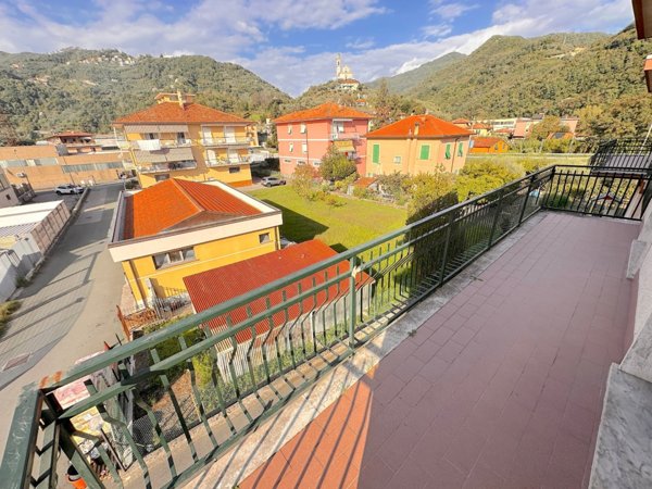 appartamento in vendita a Carasco in zona San Pietro di Sturla