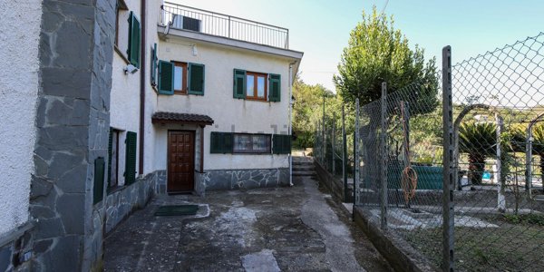 casa indipendente in vendita a Casarza Ligure in zona Verici