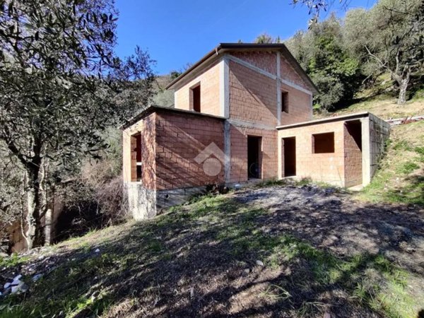 quadrivano in vendita a Casarza Ligure