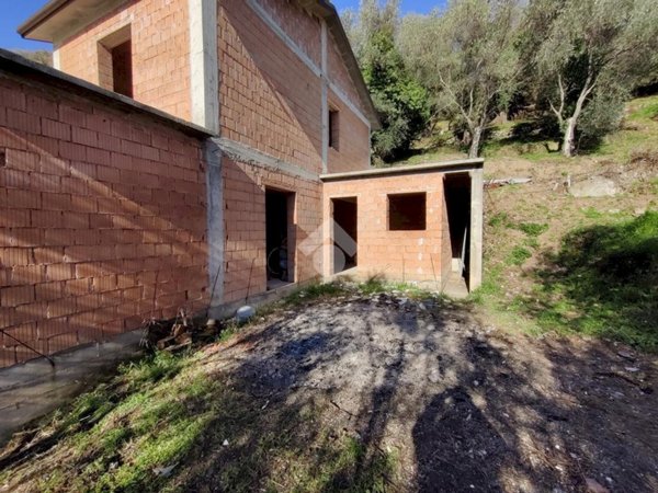 quadrivano in vendita a Casarza Ligure