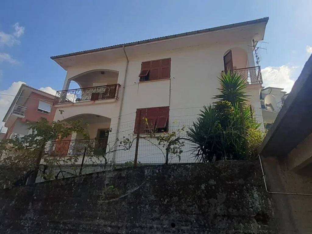 casa indipendente in vendita a Casarza Ligure