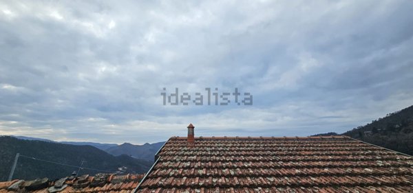 pentavano in vendita a Casarza Ligure in zona Cardini