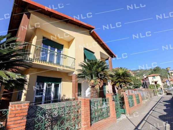 casa indipendente in vendita a Casarza Ligure