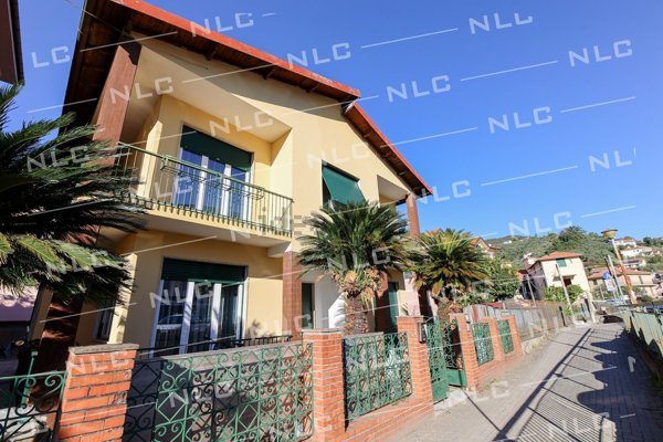 casa indipendente in vendita a Casarza Ligure