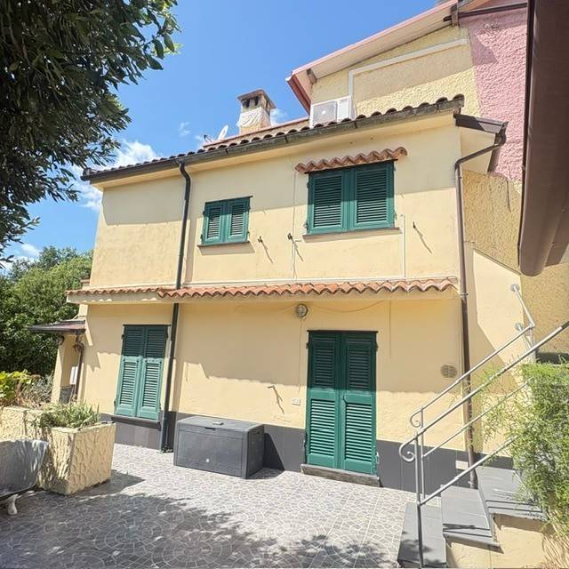 casa indipendente in vendita a Casarza Ligure in zona Verici