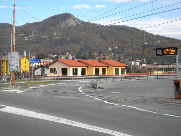 locale commerciale in vendita a Casella