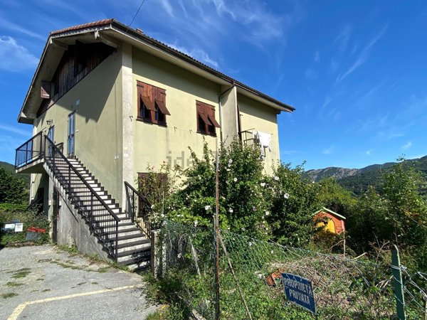 appartamento in vendita a Casella in zona Salvega