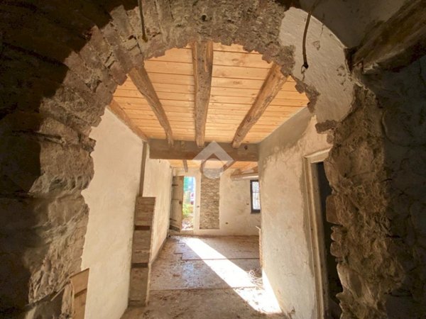 casa indipendente in vendita a Casella in zona Avosso