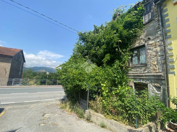 casa indipendente in vendita a Casella in zona Avosso