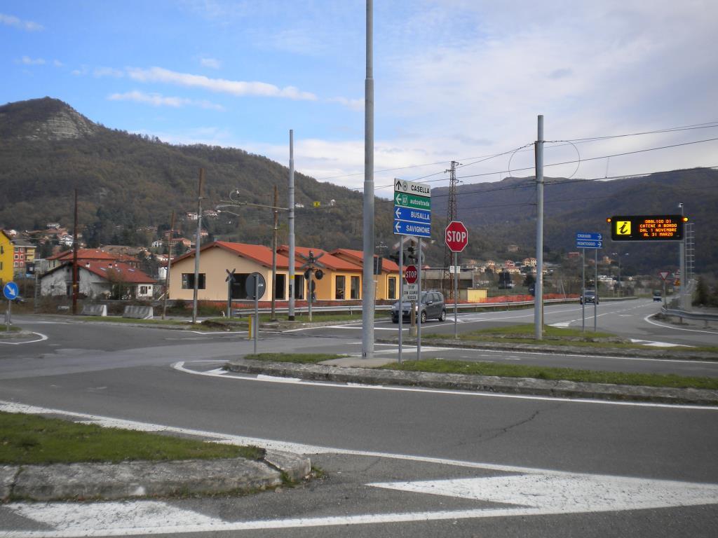 locale commerciale in vendita a Casella