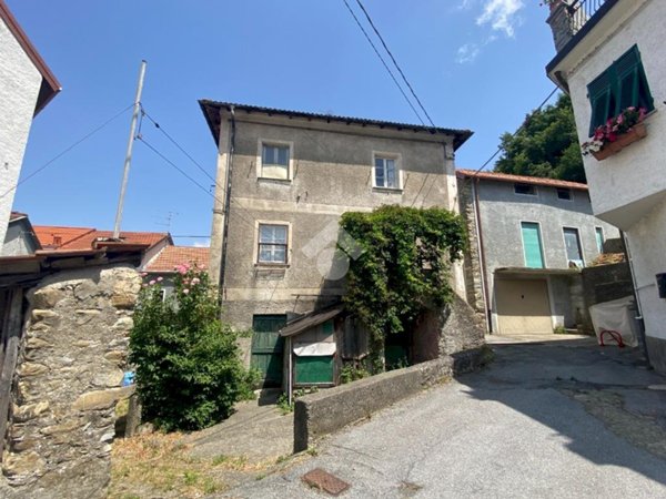 casa semindipendente in vendita a Casella in zona Avosso