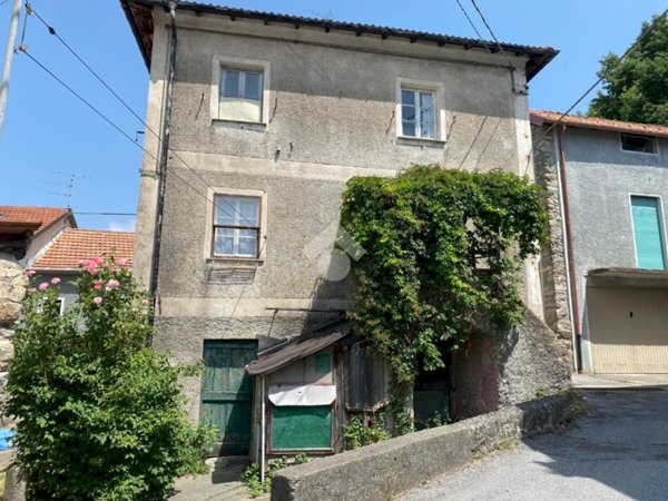 casa semindipendente in vendita a Casella in zona Avosso
