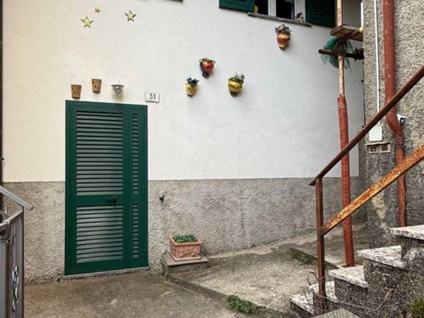 casa indipendente in vendita a Casella in zona Stabbio