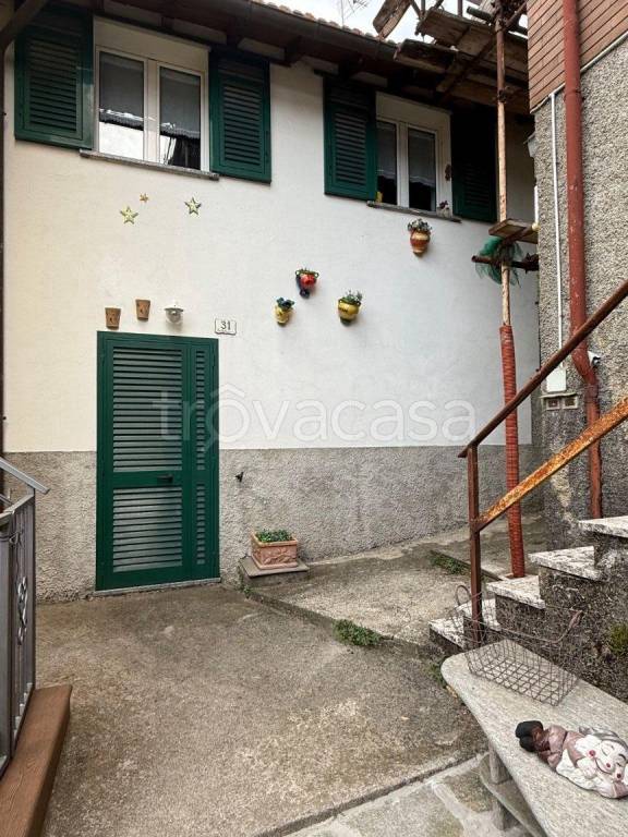casa indipendente in vendita a Casella in zona Stabbio