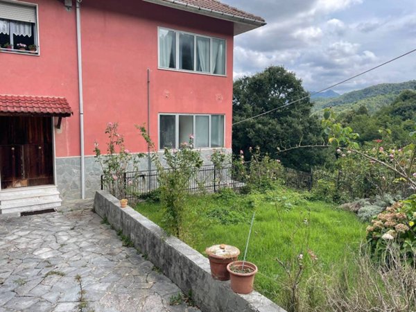 appartamento in vendita a Casella in zona Salvega