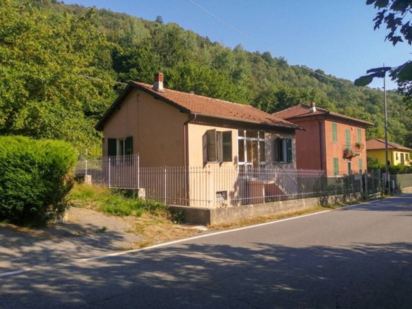 casa indipendente in vendita a Casella in zona Avosso