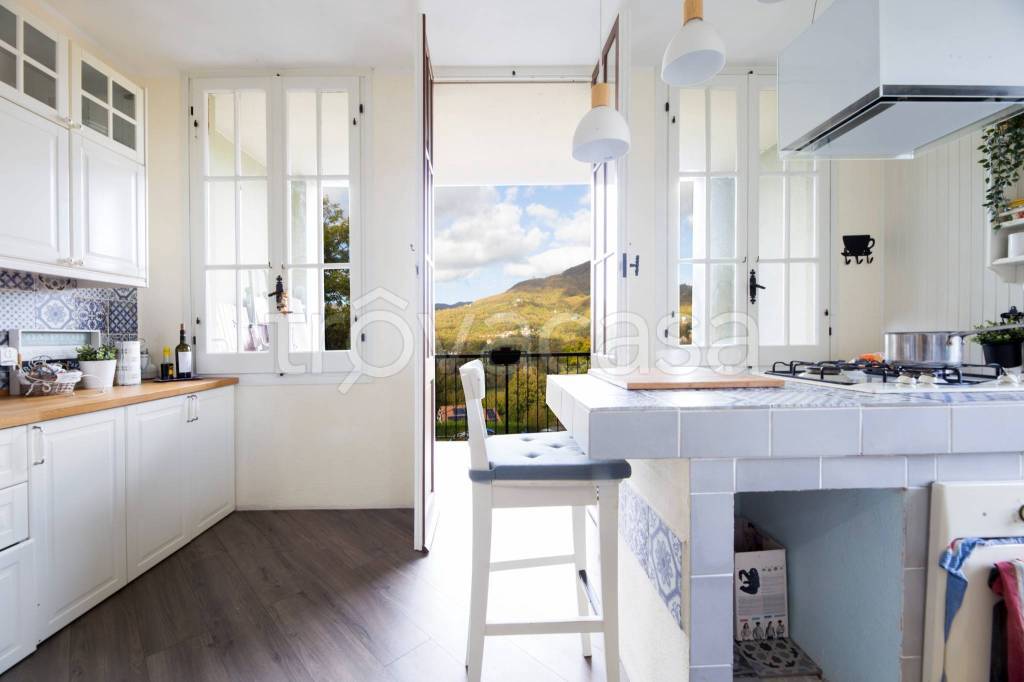 appartamento in vendita a Casella in zona Salvega