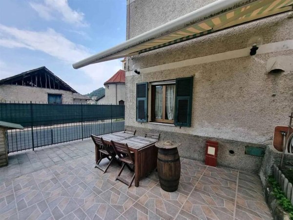 casa indipendente in vendita a Casella in zona Avosso