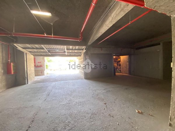 locale di sgombero in vendita a Casella