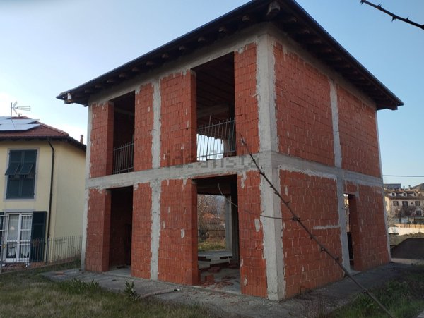 pentavano in vendita a Casella